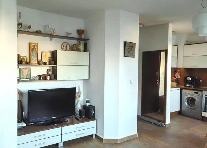 Hristy\'S 2 Bedroom Spacious Apartment Plus Garage!!!