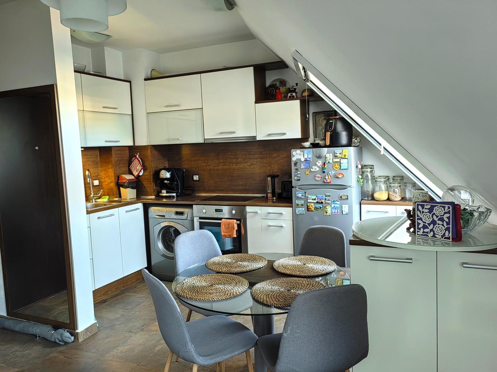 Hristy's 2 Bedroom Spacious Garage!!! *